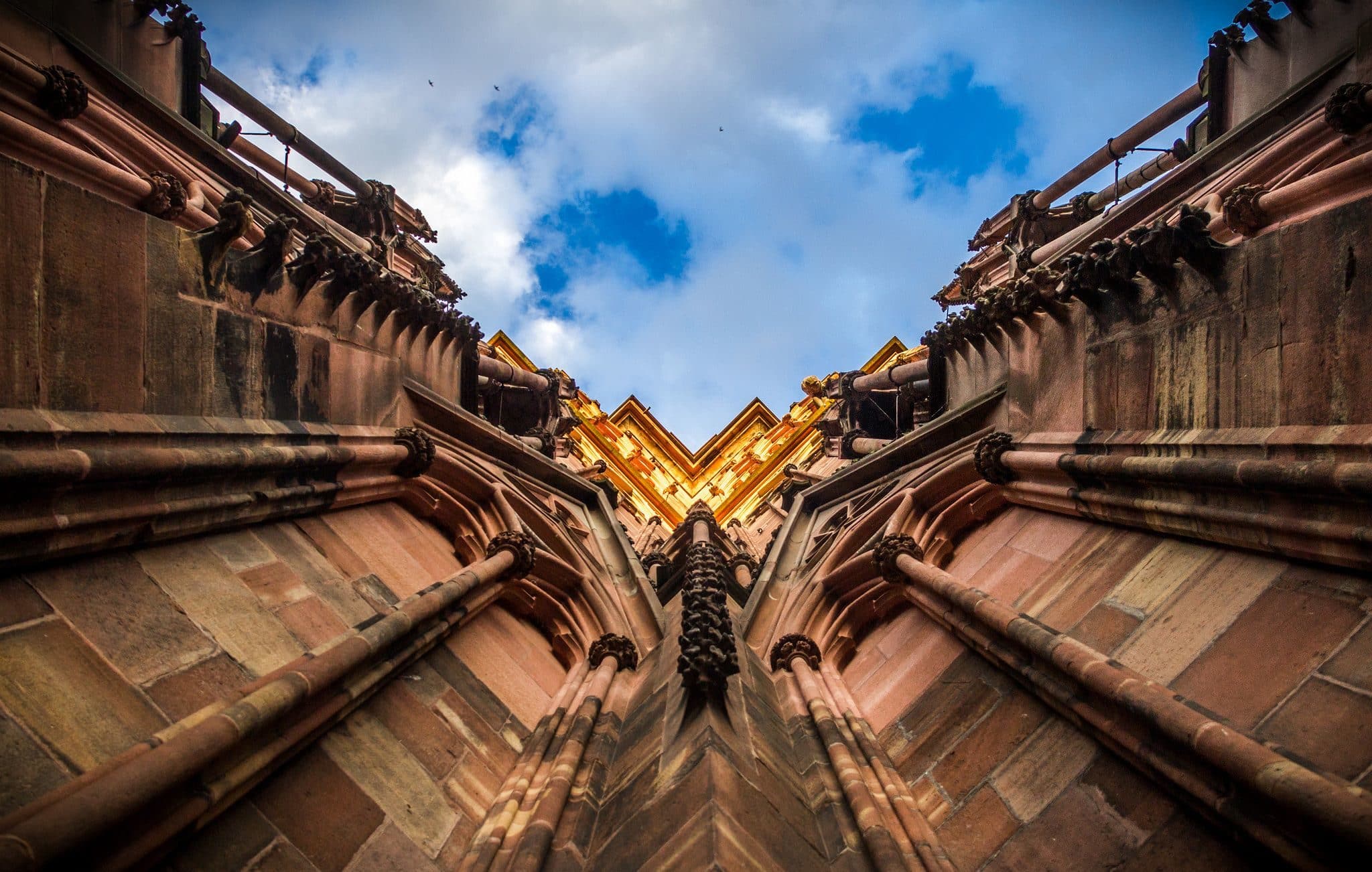 La cathédrale, un drôle de lieu pour une confrontation... (Photo Abdesslam Mirdass / FlickR / cc)