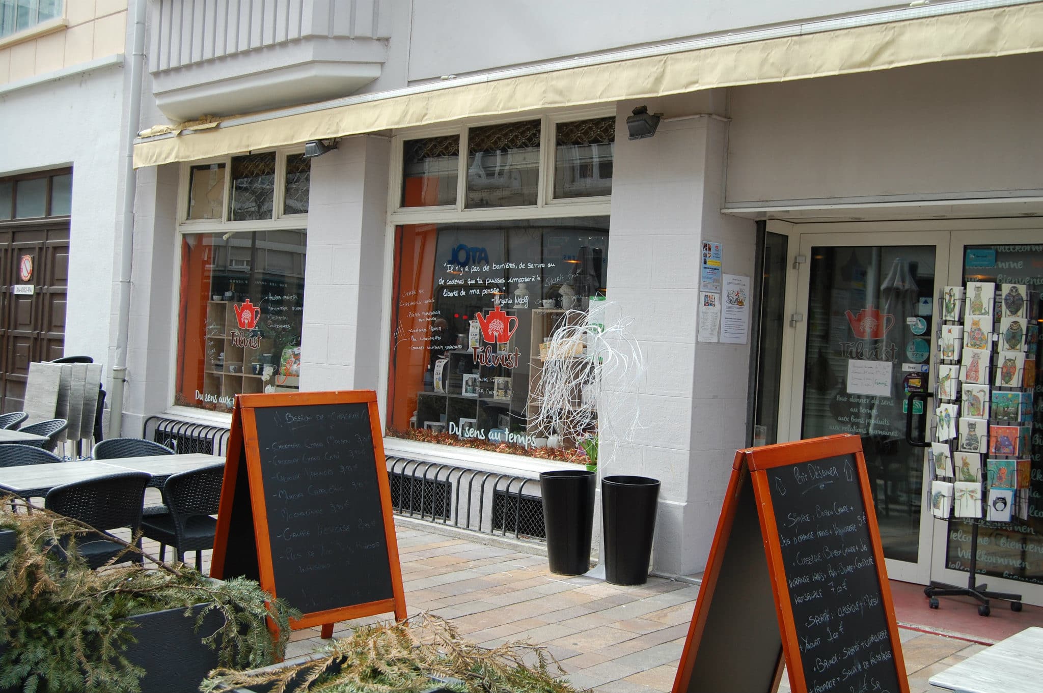Un peu plus loin dans la rue de la Moselle, le Coff'Tea Shop Tilvist se veut un lieu d'échanges (Photo DL/Rue 89 Strasbourg/cc)