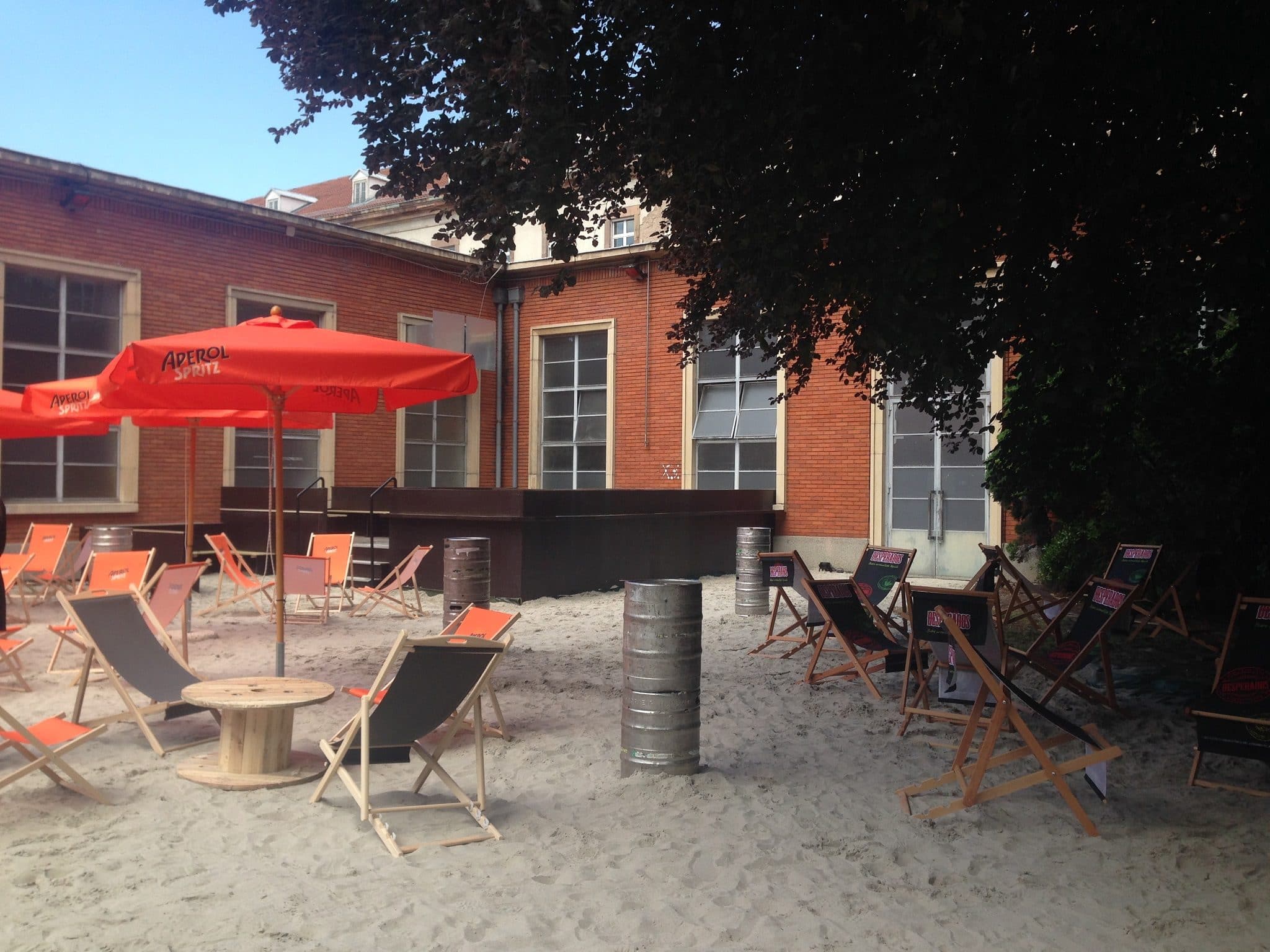 La Manufakture, un gigantesque bar de nuit éphémère, avec sable et transats au centre de Strasbourg