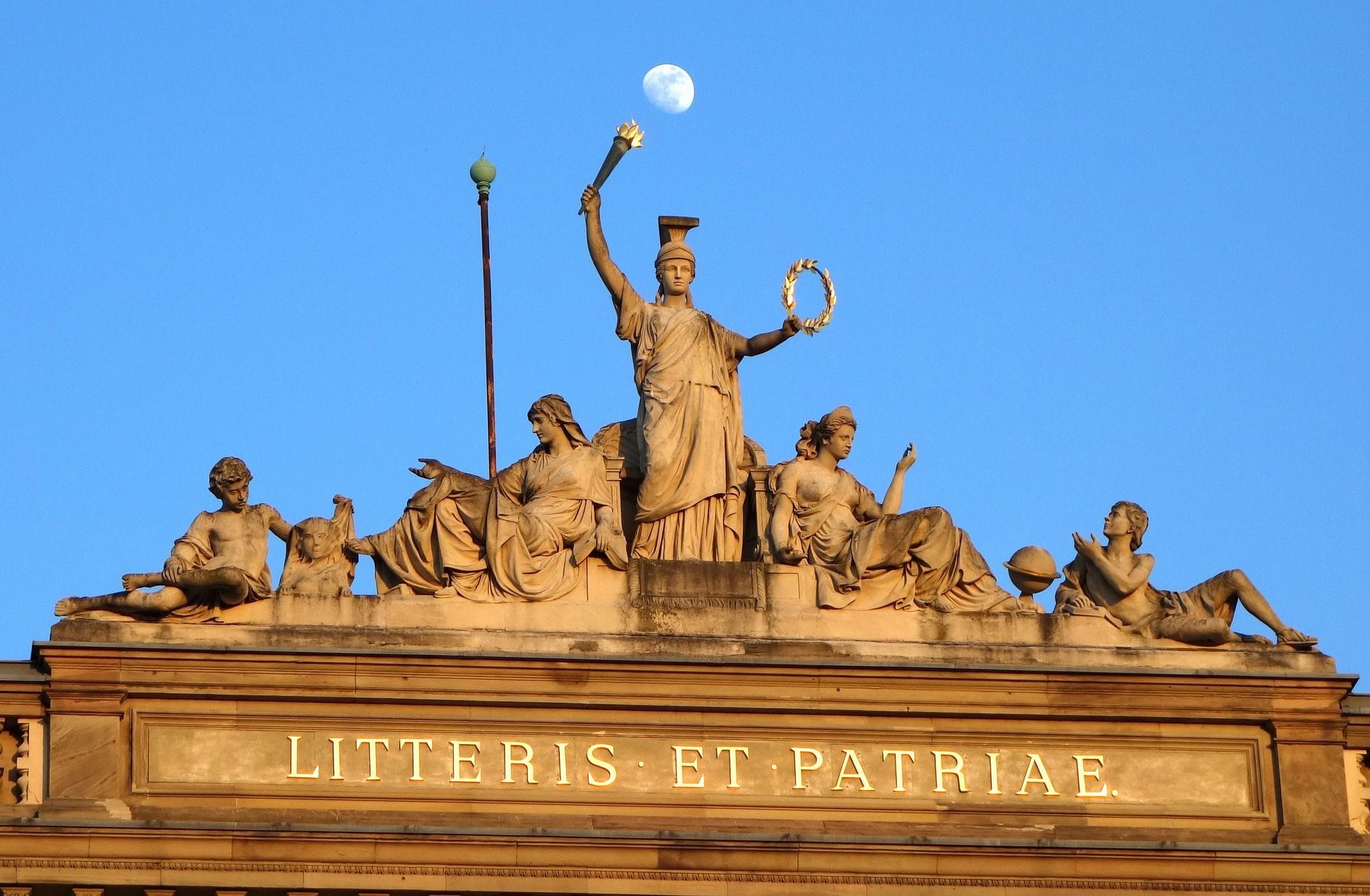 L'accès à l'Université de Strasbourg revient à décrocher la Lune pour certains bacheliers... (Photo François Schnell / FlickR / cc)