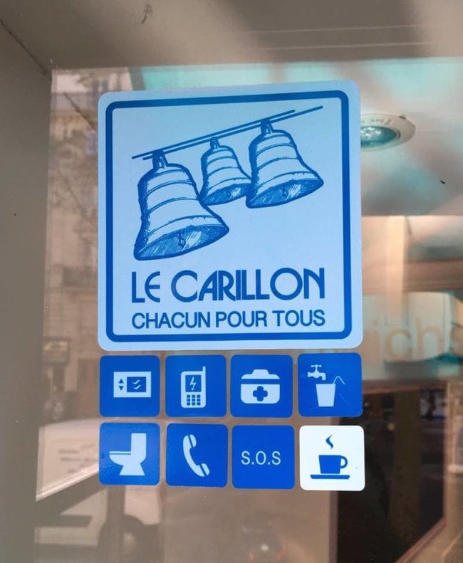 Les commerces qui rejoindront l'initiative du Carillon pourront appliquer les autocollants correspondant à ce qu'ils proposent, comme la mise à disposition d'un micro-ondes ou d'une trousse à pharmacie (Photo Le Carillon Strasbourg)