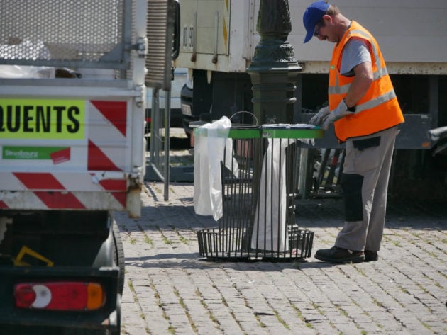 L'équipe de nettoyage n'a pas été renforcée par rapport aux matinées normales... (Photo GK / Rue89 Strasbourg / cc)