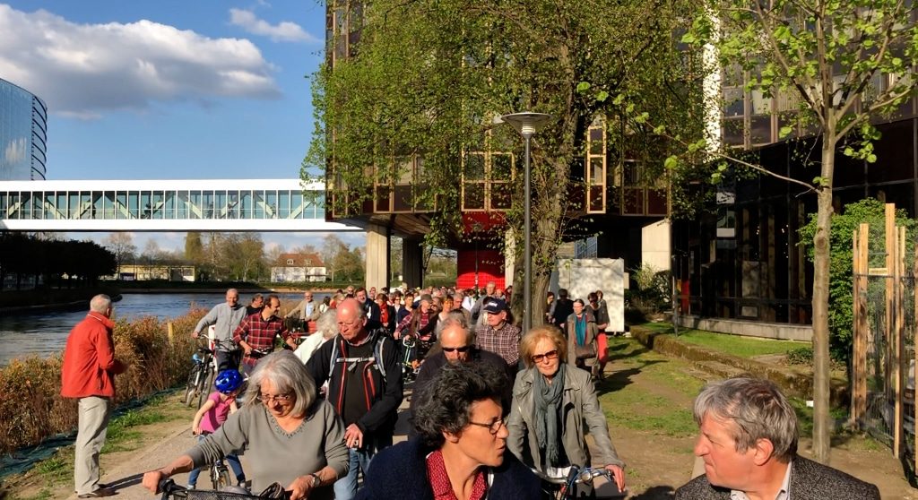 Quatrième manifestation lundi contre la fermeture des berges du Parlement autour d’un pique-nique