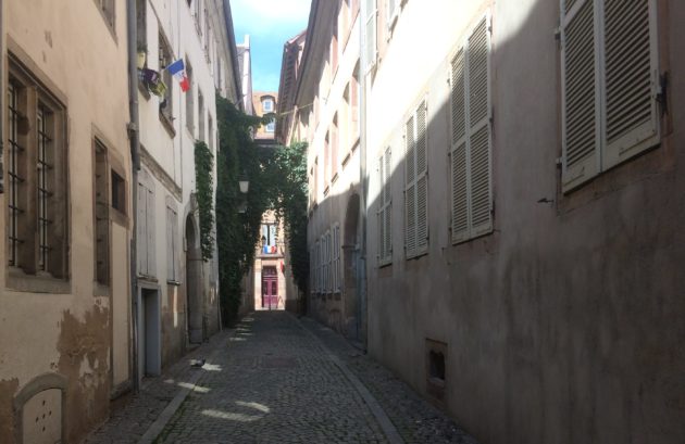 L'enquête emmène sur de grands axes mais aussi des plus petites ruelles discrètes (Photo JFG / Rue89 Strasbourg)