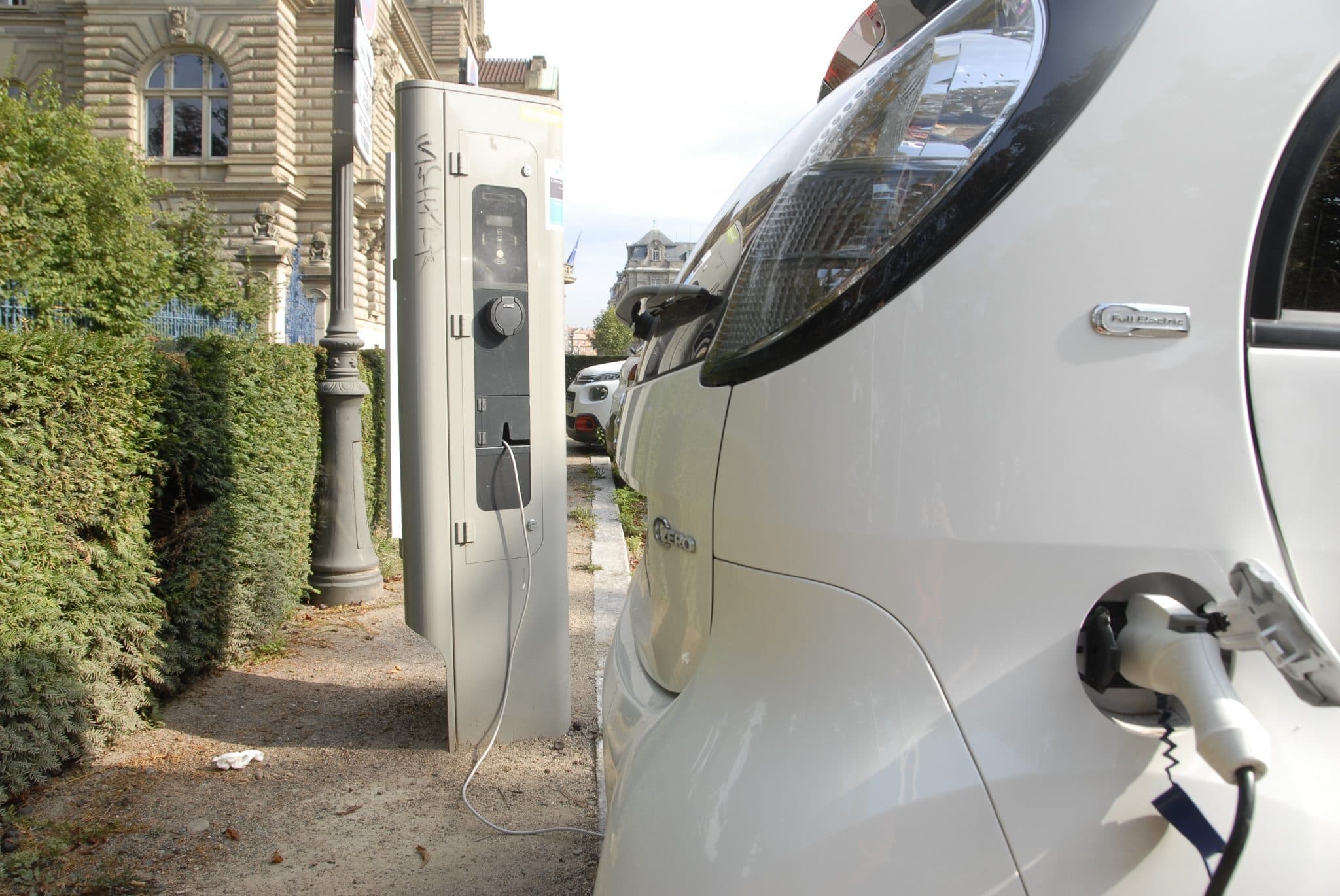 Engie et Freshmile chargées d’installer les bornes pour voitures électriques après le raté de 2018