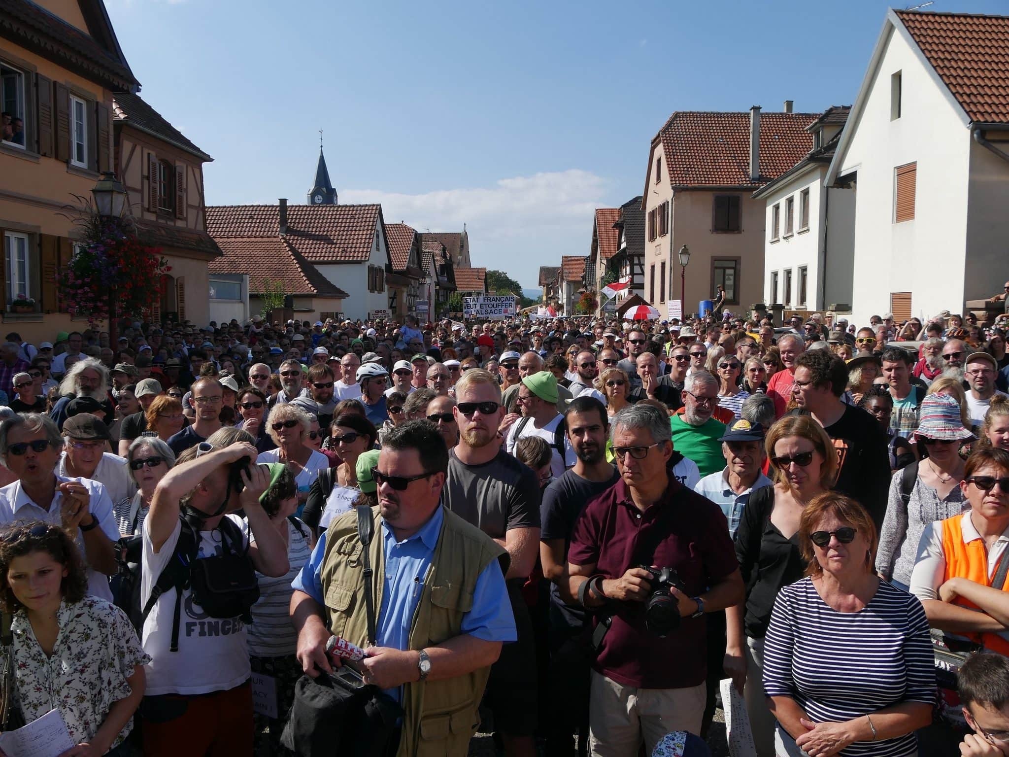 Plus de 2 000 personnes manifestent contre le GCO à Kolbsheim