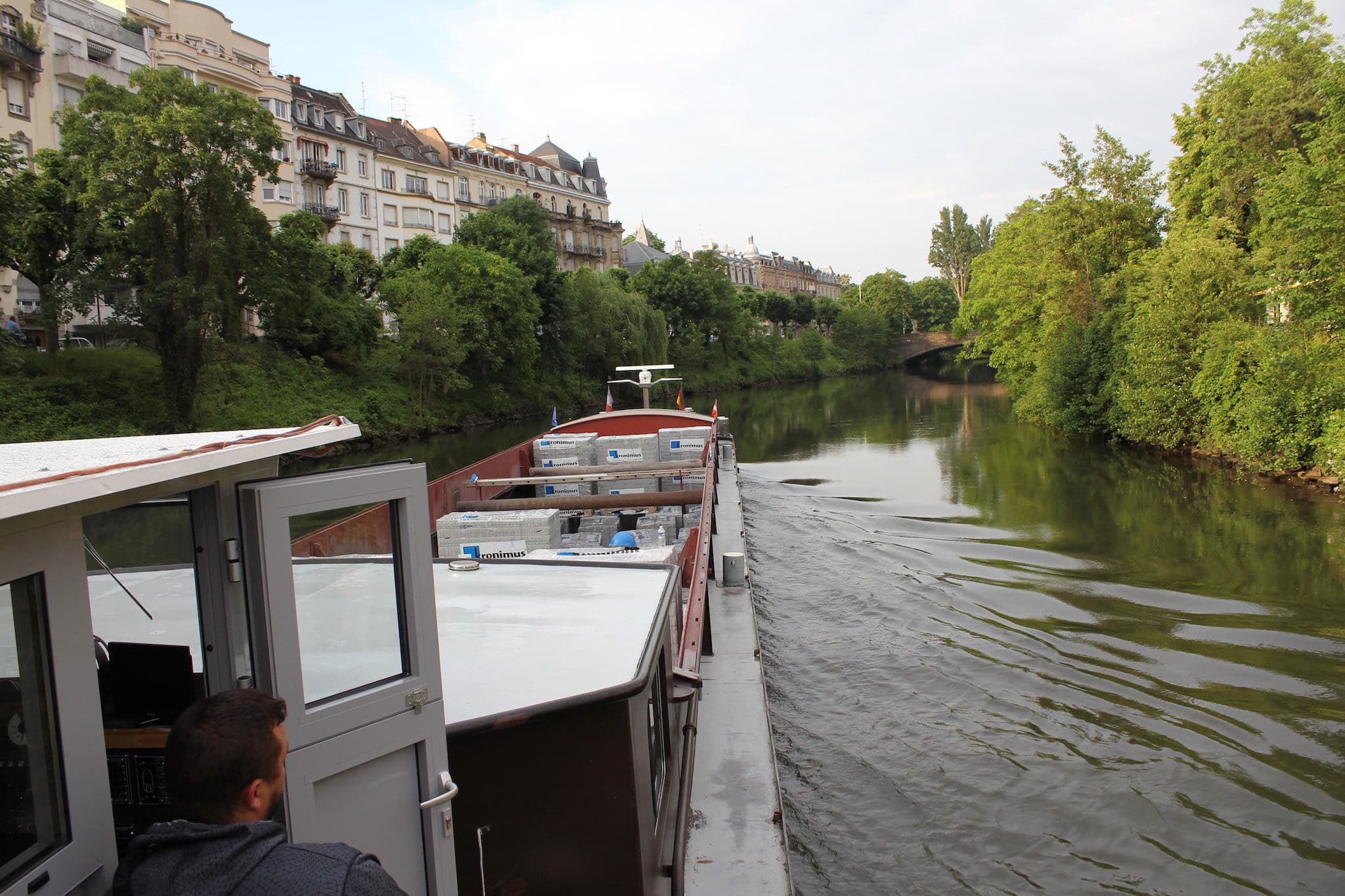 En bordure des quais... l’Amazone. (photo Nathalie Stey)