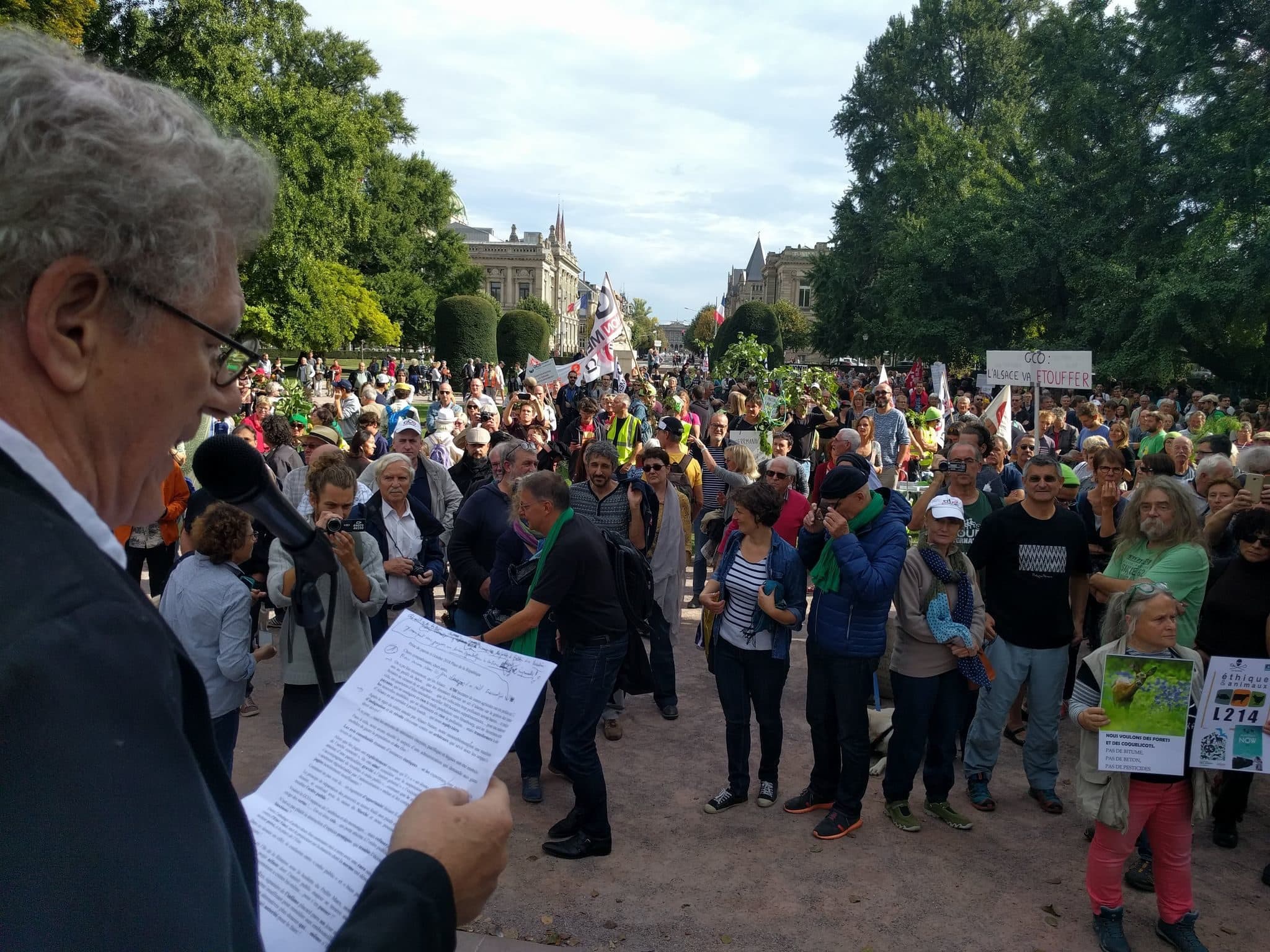 Pendant les discours, la décision du tribunal administratif a été abondamment critiquée (Photo PF / Rue89 Strasbourg / cc)