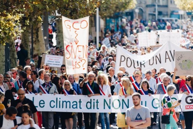 Entre 4000 et 5000 personnes se sont mobilisées pour manifester en faveur du climat et contre le grand contournement ouest de Strasbourg (GCO) samedi 8 septembre. (Photo Abdesslam Mirdass)