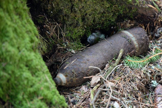 Les munitions non explosées sont encore nombreuses sur les anciens champs de bataille. (Photo Frédéric Mercenier)