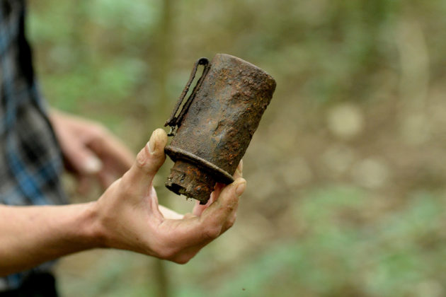 Pas un mètre sans un objet qui affleure... (Photo Frédéric Mercenier)