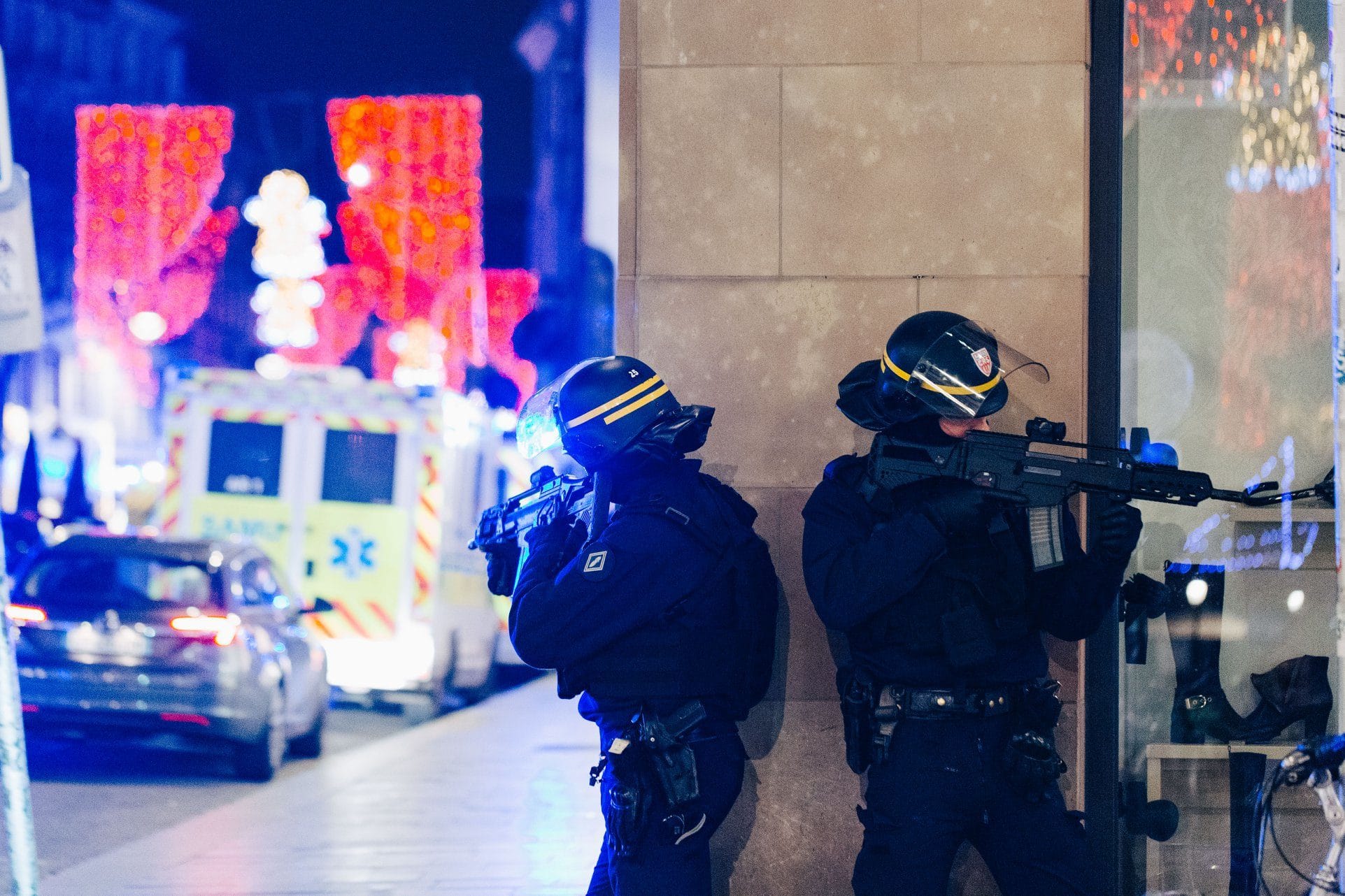 Les policiers se sont déployés très rapidement après l'incident (Photo Abdesslam Mirdass)