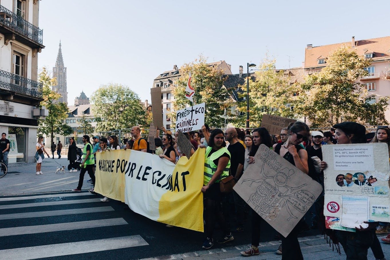 Il y avait déjà quelques gilets jaunes/verts (malgré eux ?) lors de la deuxième marche pour le climat le 13 octobre à Strasbourg (photo Abdesslam Mirdass)