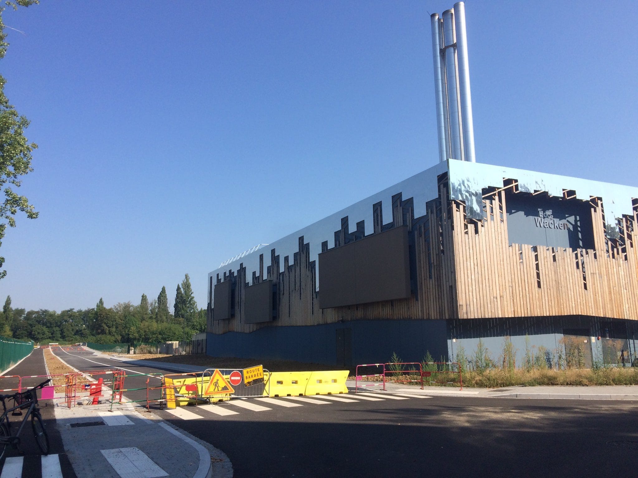 La partie nord de avec la chaufferie biomasse mais aussi le parc expo ou le parking à côté de la piscine du Wacken sont particulièrement dans le viseur. (photo JFG / Rue89 Strasbourg)