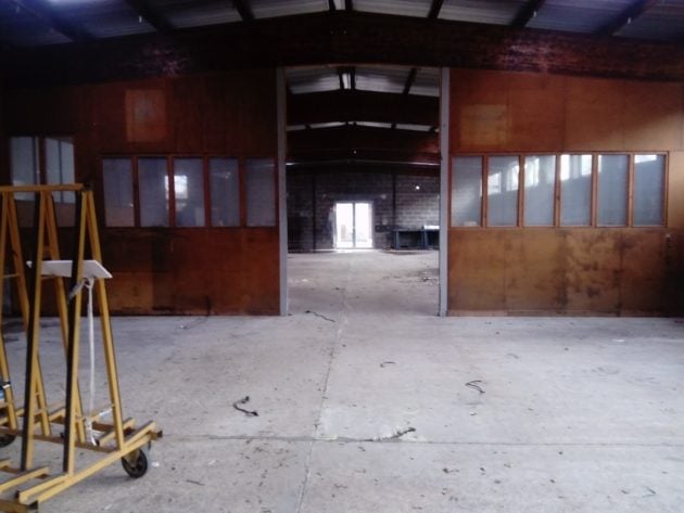 Intérieur en chantier de l'ancienne menuiserie.