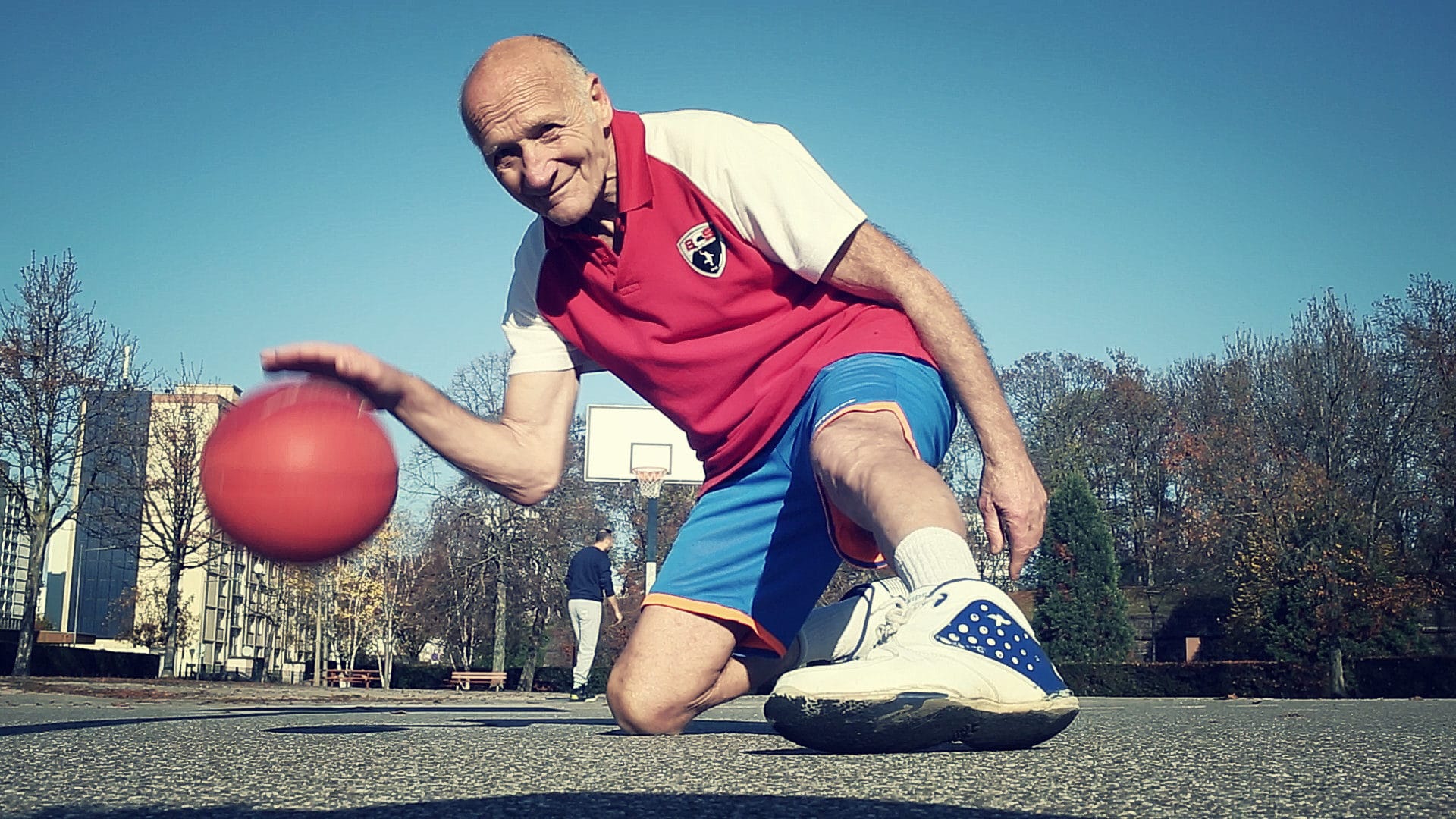 Félix Mazza, 73 ans : basketteur, clubbeur, champion de marche…