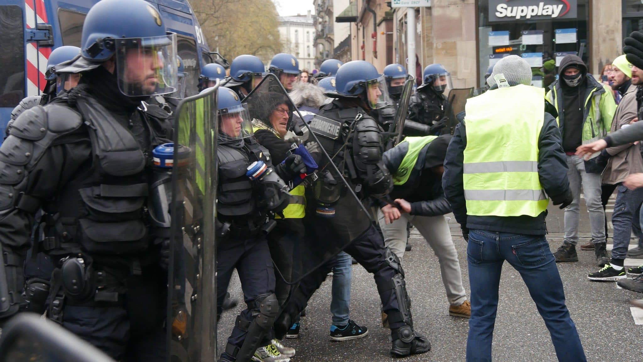 Après l’acte IX, des Gilets jaunes blessés dénoncent les violences policières