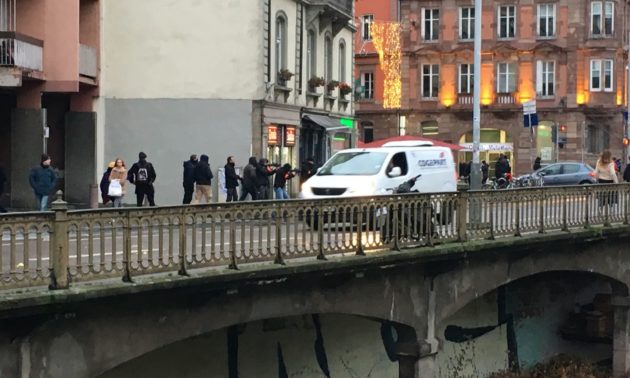 Des policiers en civil ont fait usage de leurs LBD contre les Gilets jaunes (document remis)