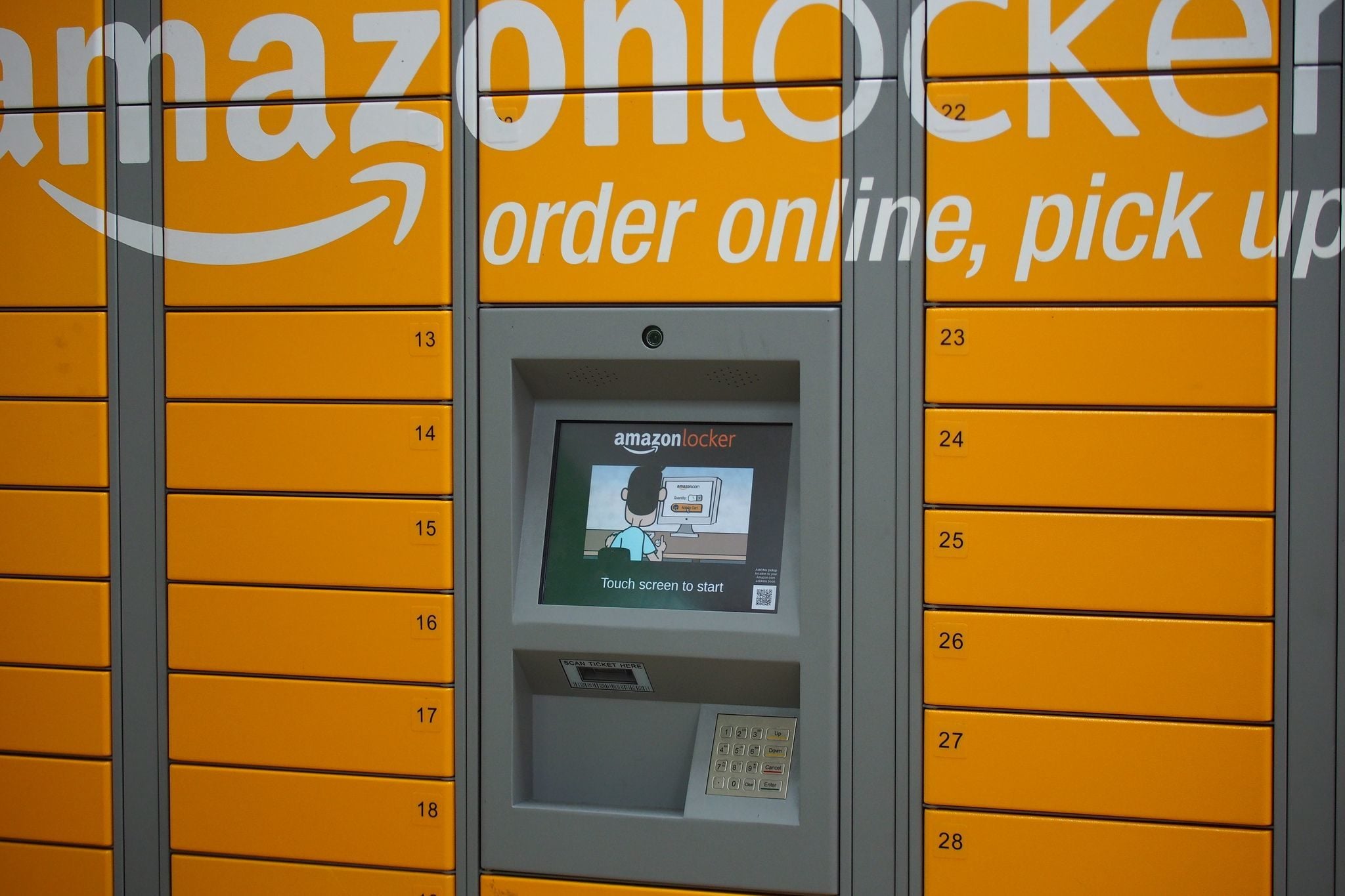 Les casiers Amazon ont été installés sur l'emprise de la gare d'Épinal (Photo Othree /FlickR / cc)