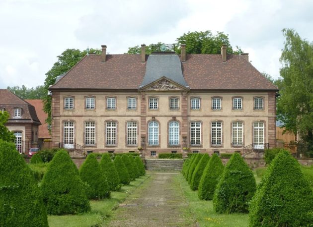 Le Château d'Angleterre, comme de nombreux établissements assurant des missions de protection de l'enfance, est plein à craquer. Son Directeur demande des moyens supplémentaires et une réflexion sur le système (Photo Roland Burckel / Wikimedia commons)