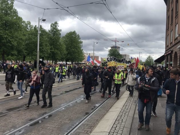 Le cortège prend la rue de la Première-Armée (Photo JFG / Rue89 Strasbourg / cc)