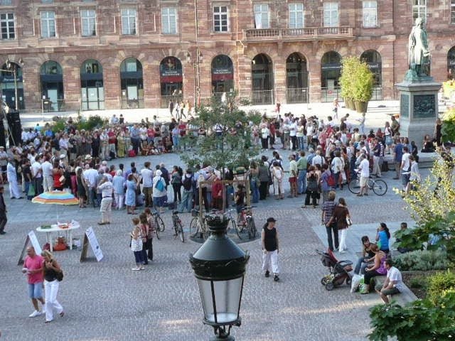 Pour le 11ème anniversaire du cercle de silence de Strasbourg, les manifestants seront rassemblés place Kléber pour dénoncer la situation des migrants en Libye.