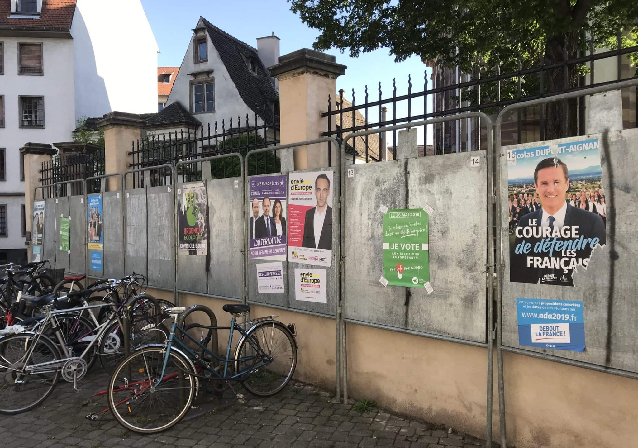 34 listes sont en compétition mais toutes n'ont pas déposé leurs bulletins ou collé d'affiches (photo JFG / Rue89 Strasbourg)