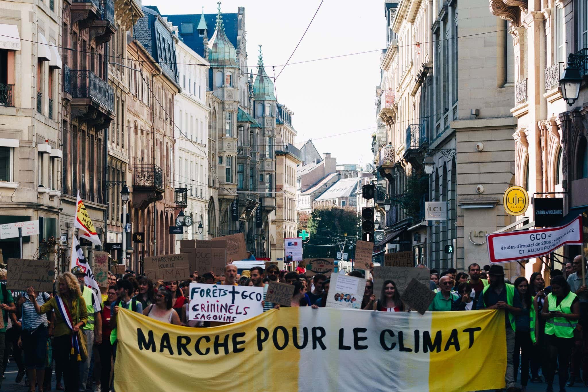 Une manifestation tous les deux mois, c'est le rythme de croisière pour quelques milliers de personnes avec les Marches pour le Climat à Strasbourg. (photo Abdesslam Mirdass / Rue89 Strasbourg)