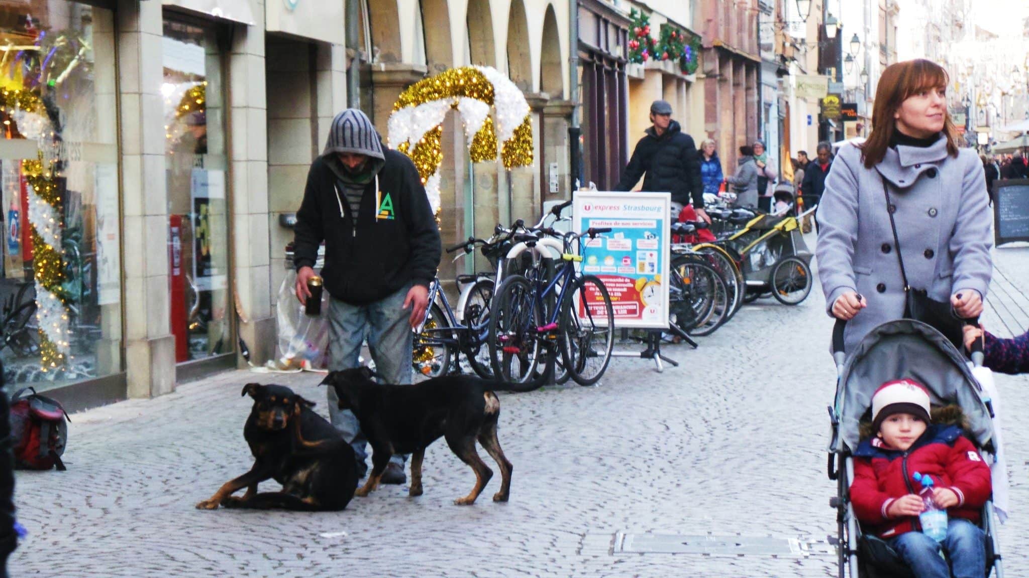 La simple "présence prolongée" est visée par l'arrêté anti-mendicité (Photo archives Rue89 Strasbourg)