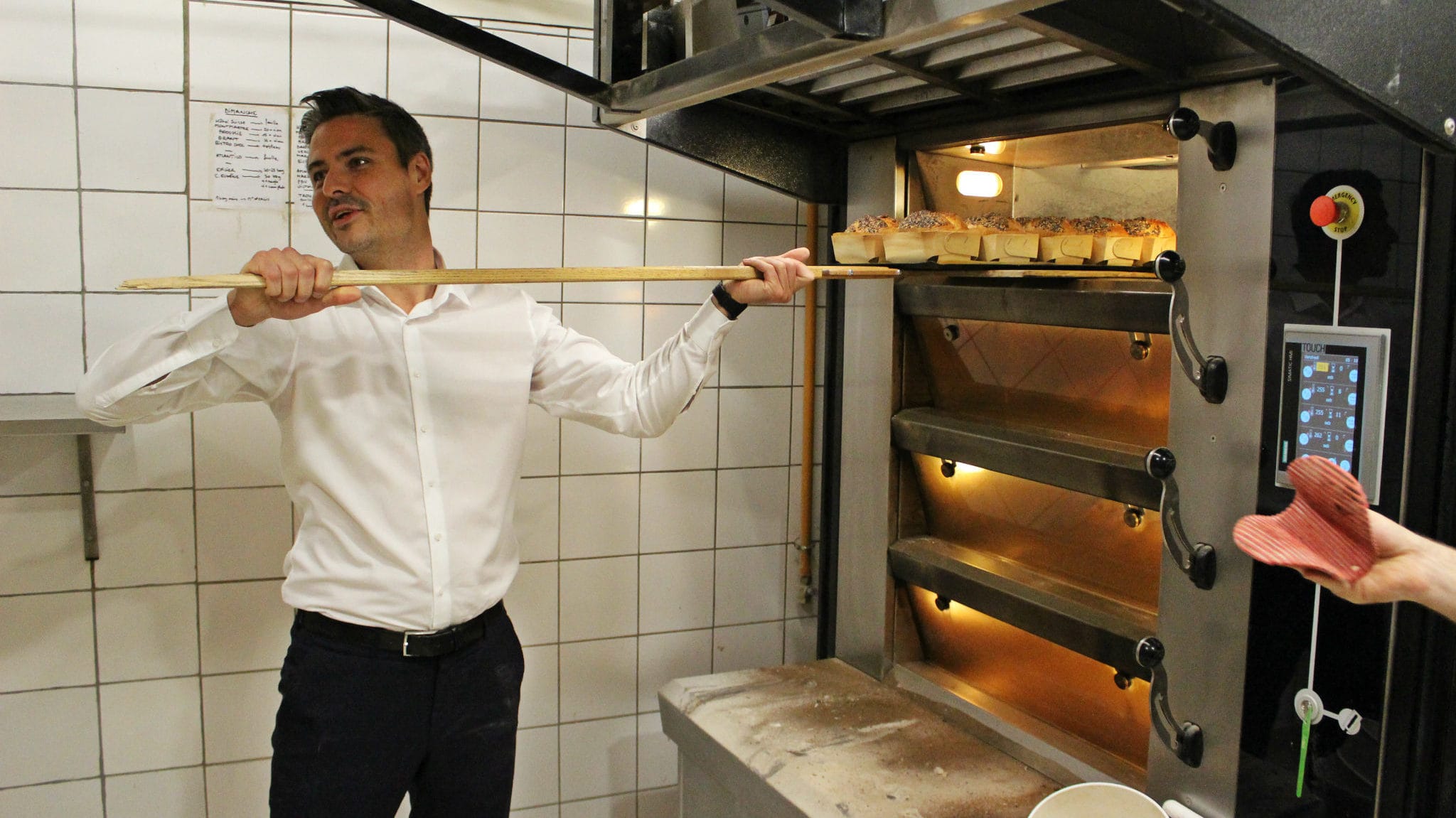 Municipales : Le candidat Jean-Philippe Vetter en boulanger pour lancer une journée de campagne