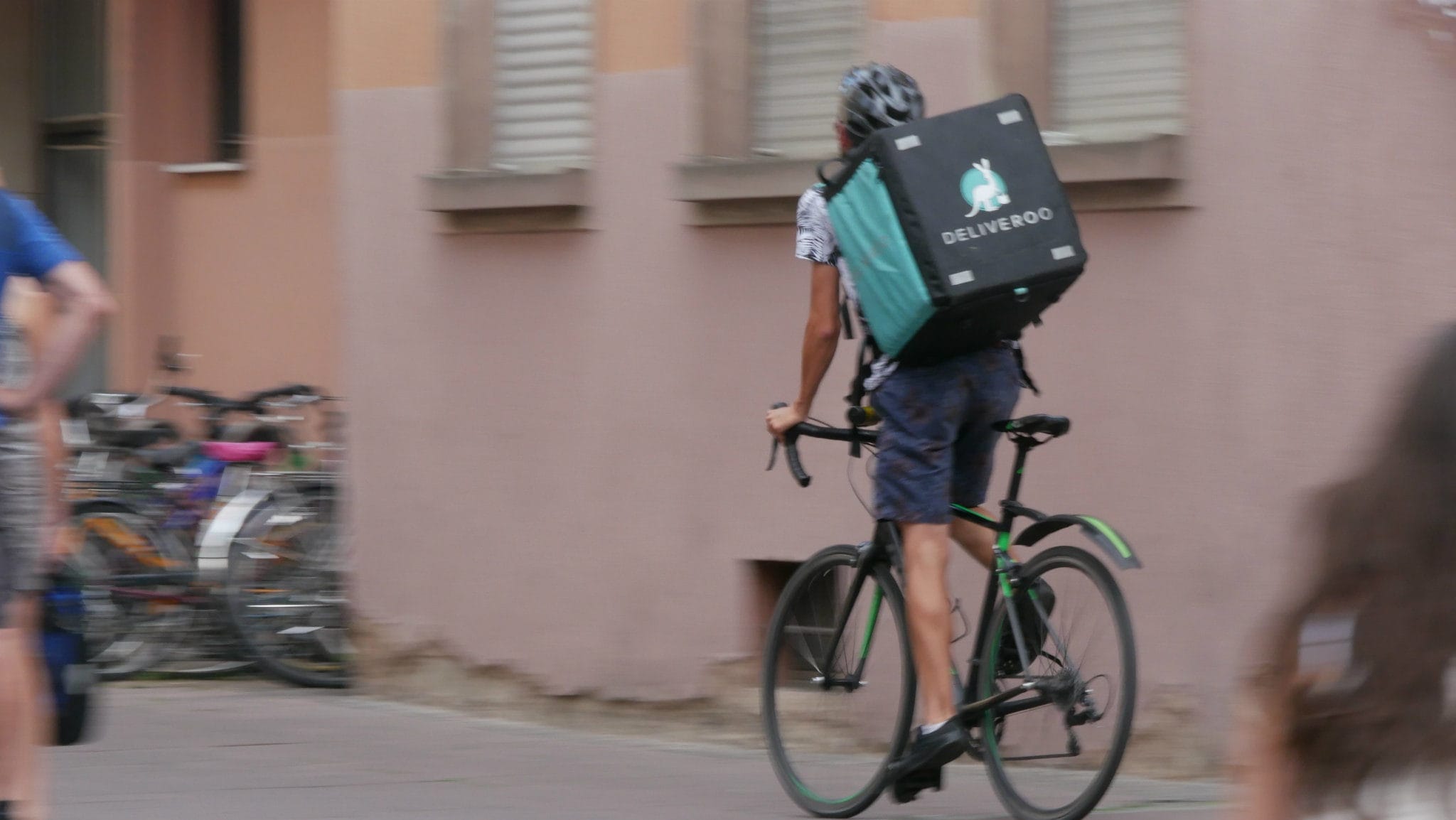 Des livreurs Deliveroo en grève, contre des courses à moins de 3€