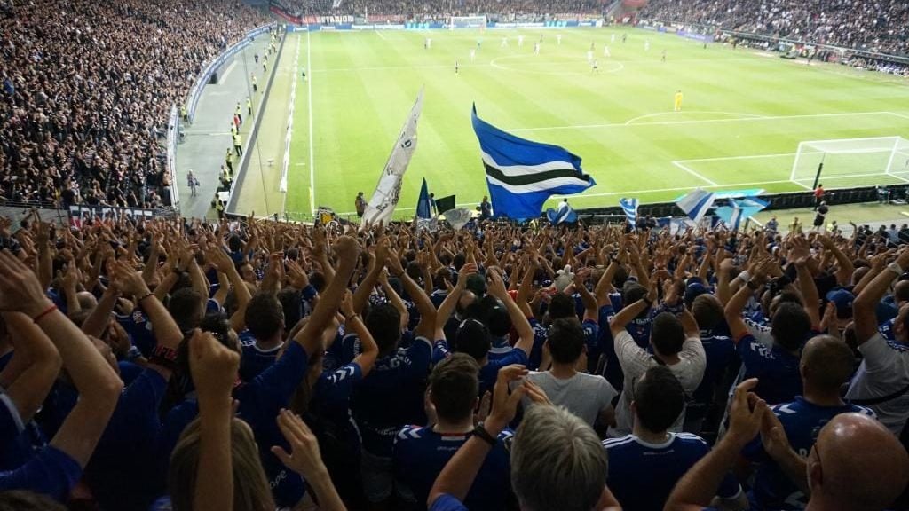 Arrivés à Nîmes en train, ces supporters du Racing pointent désormais au commissariat plutôt qu’au stade