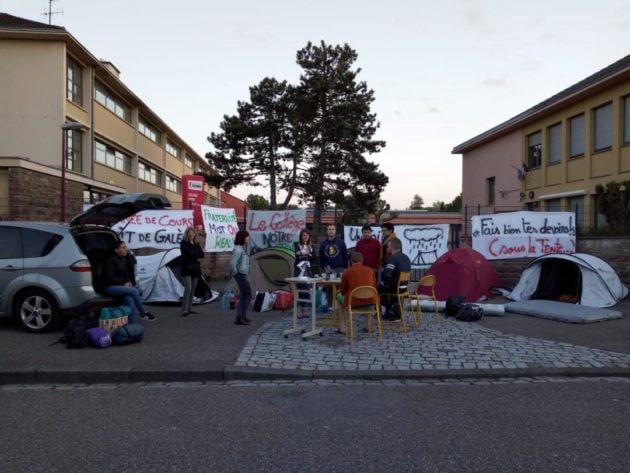 Les enseignants ont campé devant le collège Lezay-Marnésia au printemps dernier