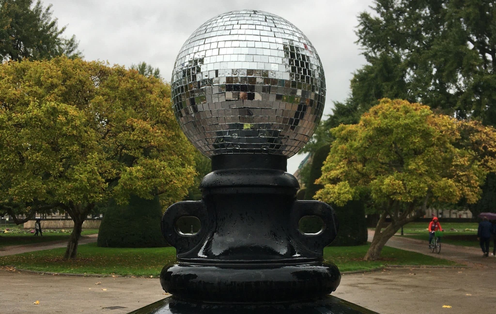 Des boules à facettes de Disco Invaders brillent à Strasbourg