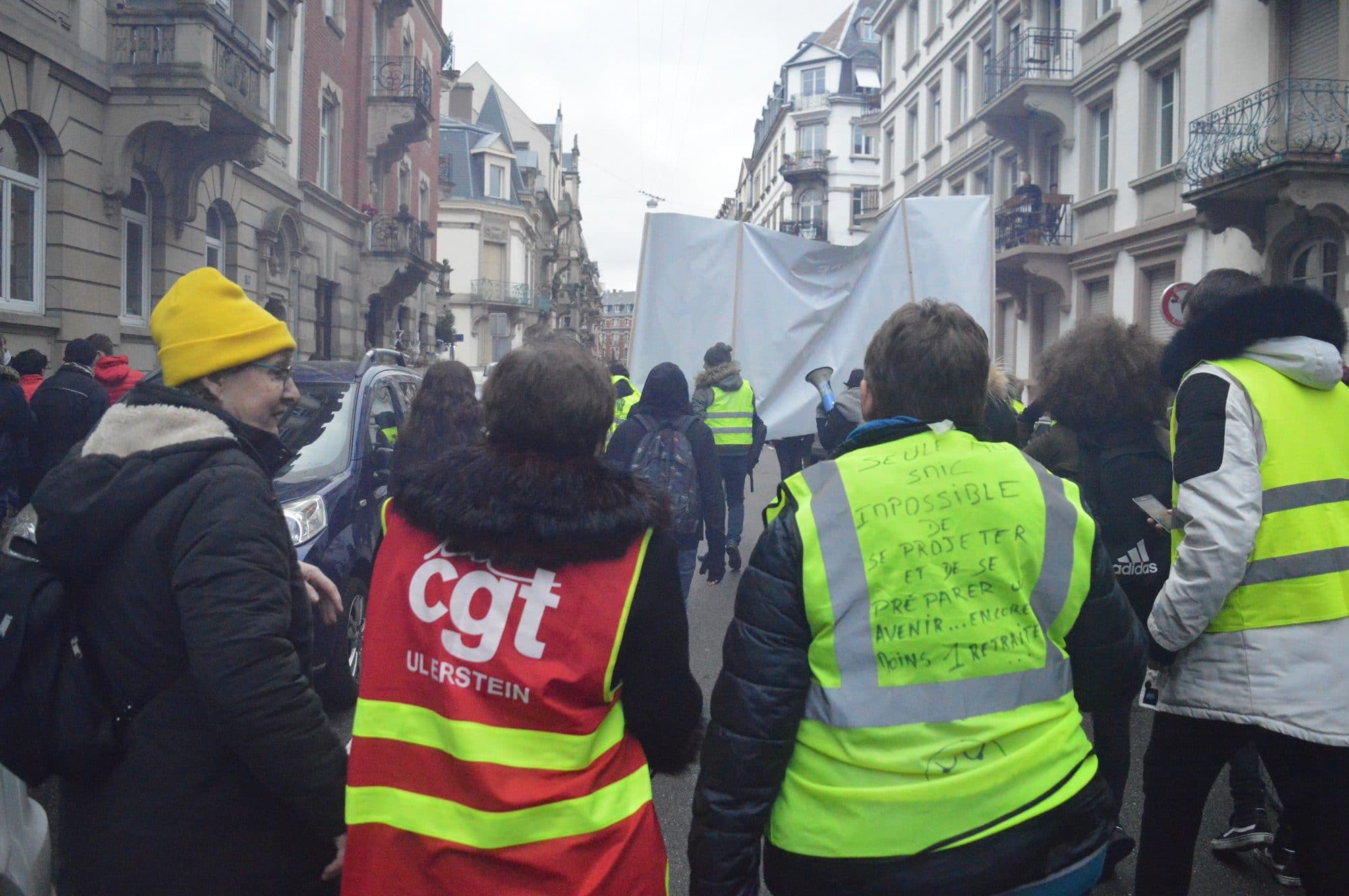 Les Gilets jaunes, « nés de la base et déterminés », inspirent des syndiqués