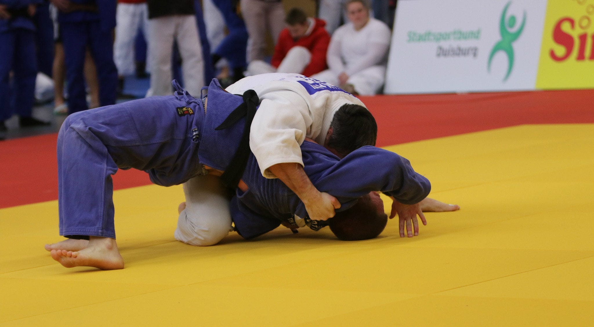 À Colmar, l’entraîneur de judo condamné a été reconduit puis décoré