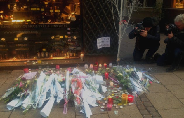 Un autel de rue érigé rue des Orfèvres, pris en photo par deux photoreporters, en décembre 2018. (Photo : OG / Rue89 Strasbourg)