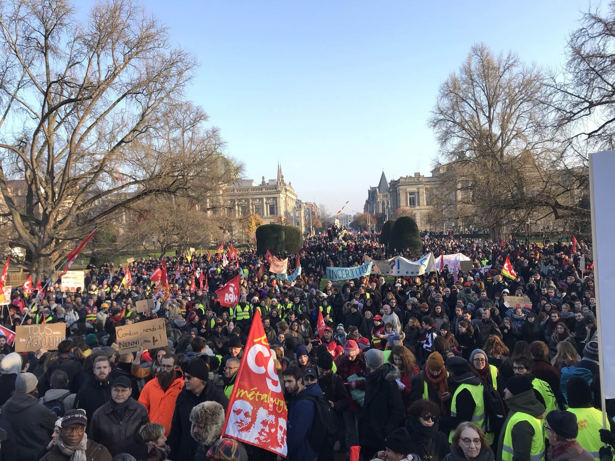 Environ 10 000 personnes défilent contre la réforme des retraites