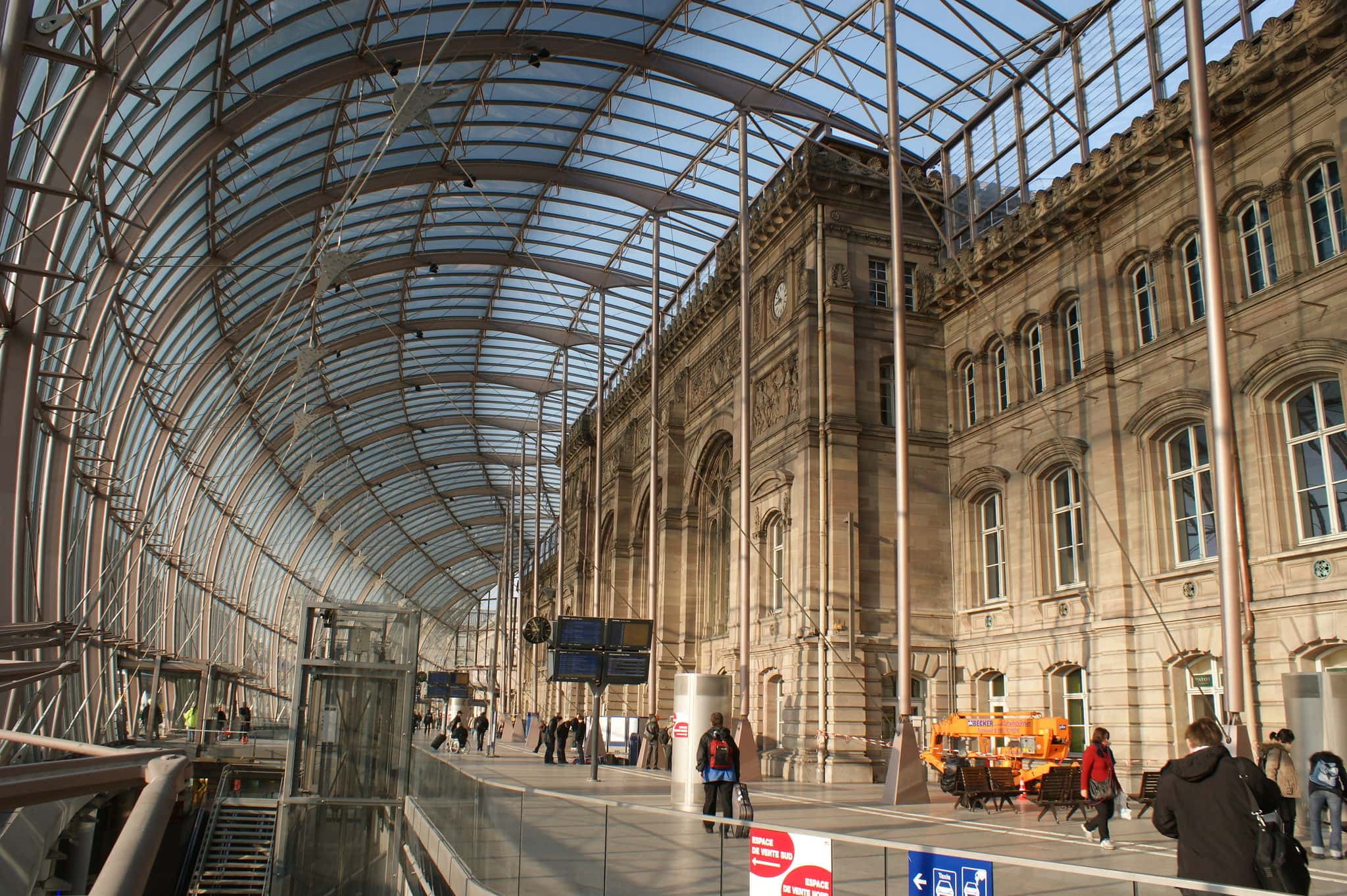 Une vue du Hall de la gare de Strasbourg (Photo Hugh Llewellyn / FlickR / cc)
