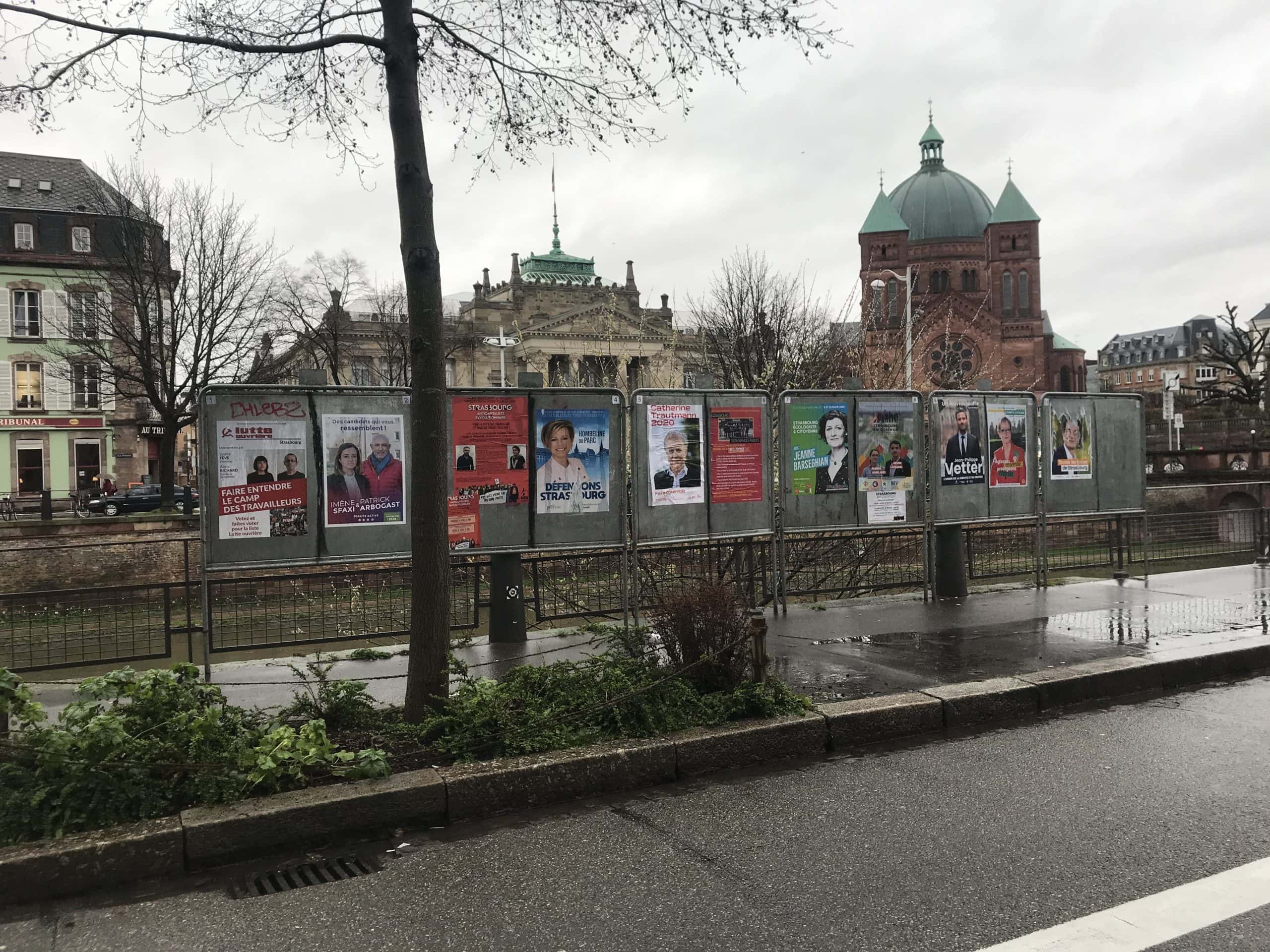 Les affiches des listes présentes aux élections municipales à Strasbourg.
