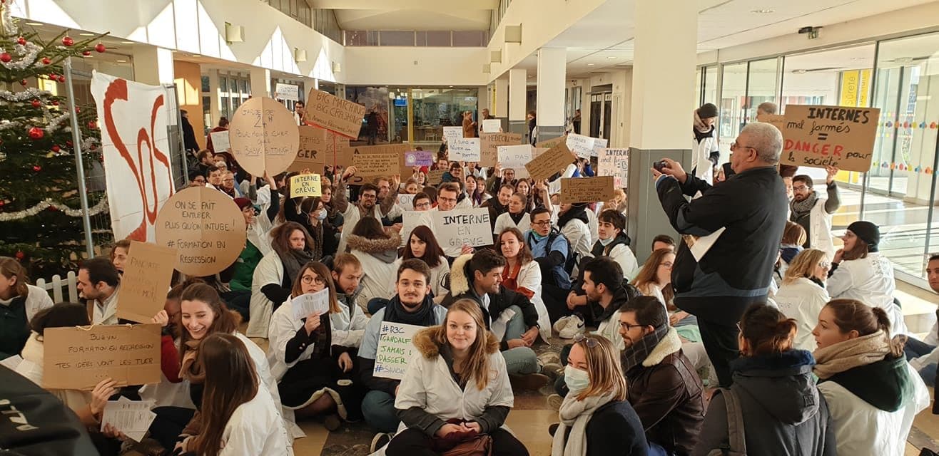 Internes en médecine et volontaires : « Soigner mes patients, c’est tout ce que je sais faire »