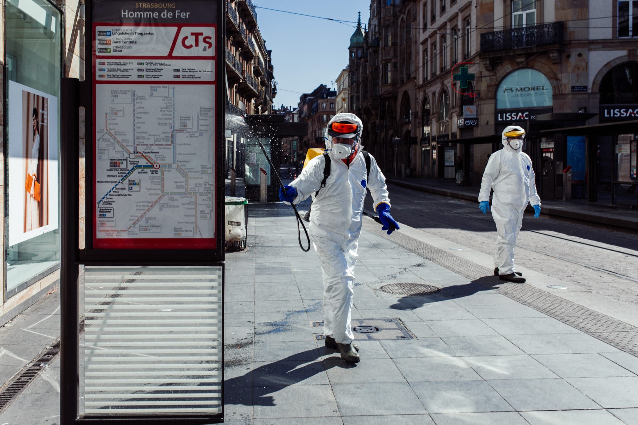 La désinfection des arrêts de tram, dangereuse pour l’environnement et quasi-inutile contre le coronavirus