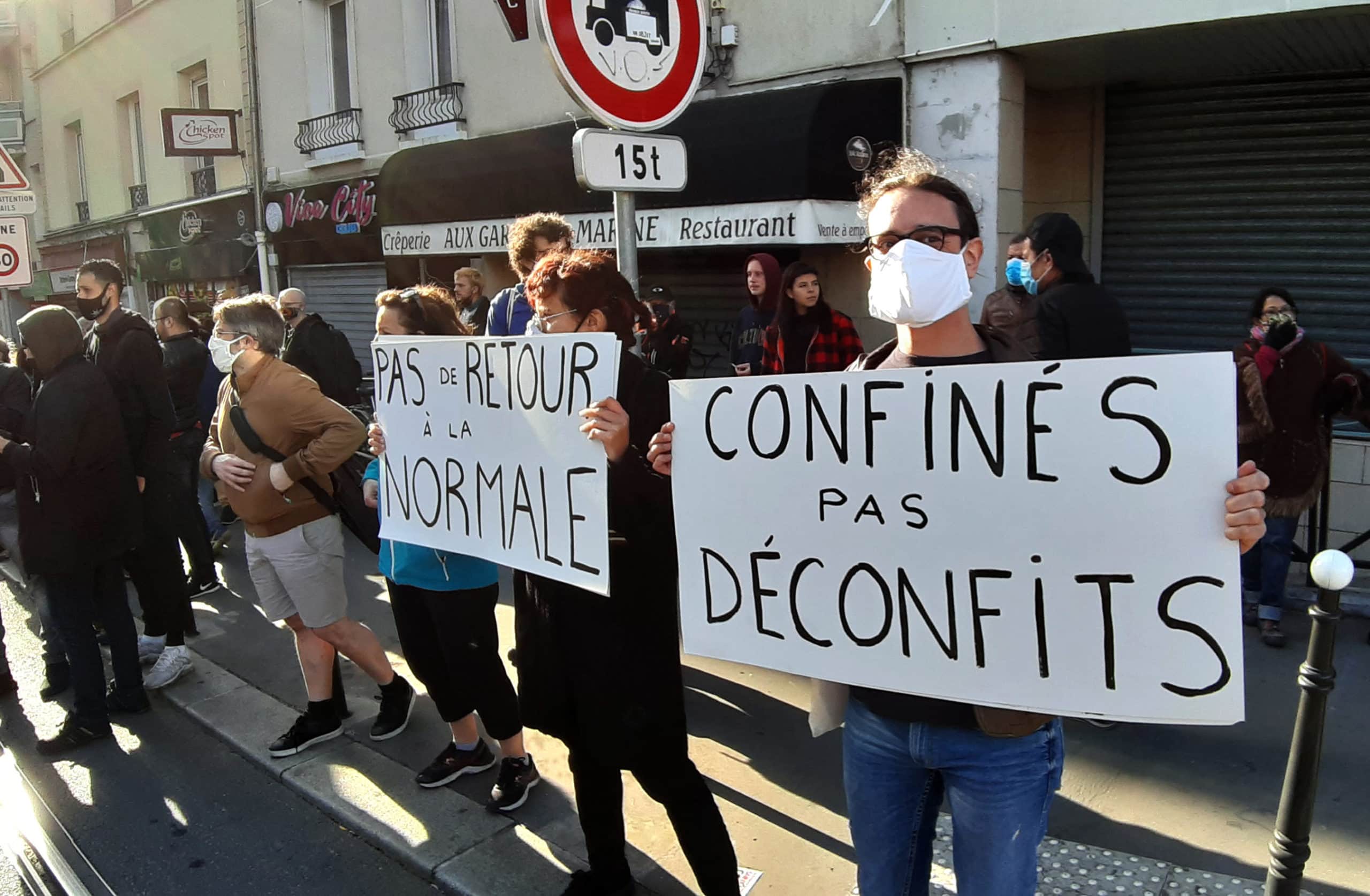 Première manifestation samedi, avec distanciation sociale, contre le gouvernement