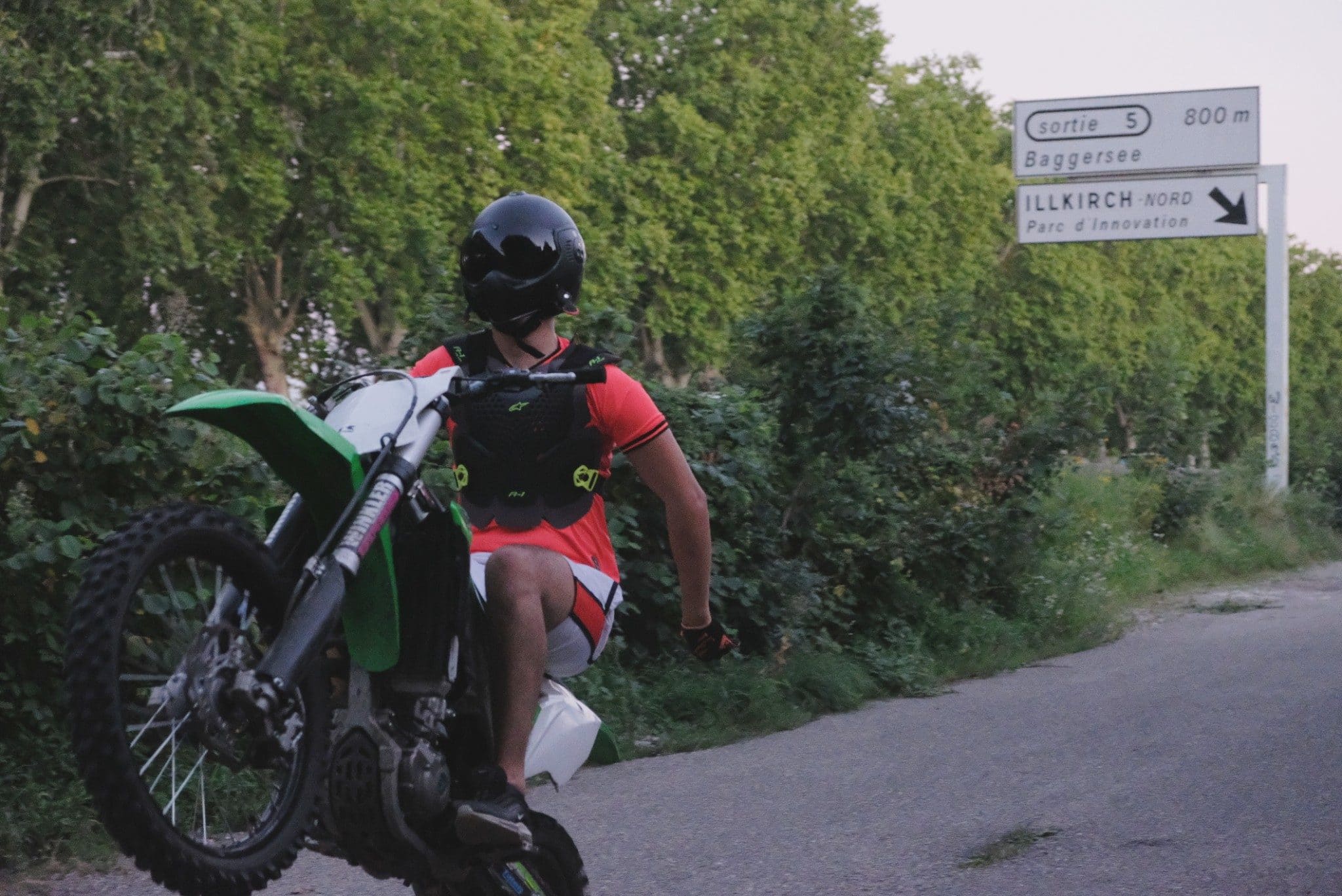 Le « rodéo urbain », la pratique impossible des passionnés de moto-cross