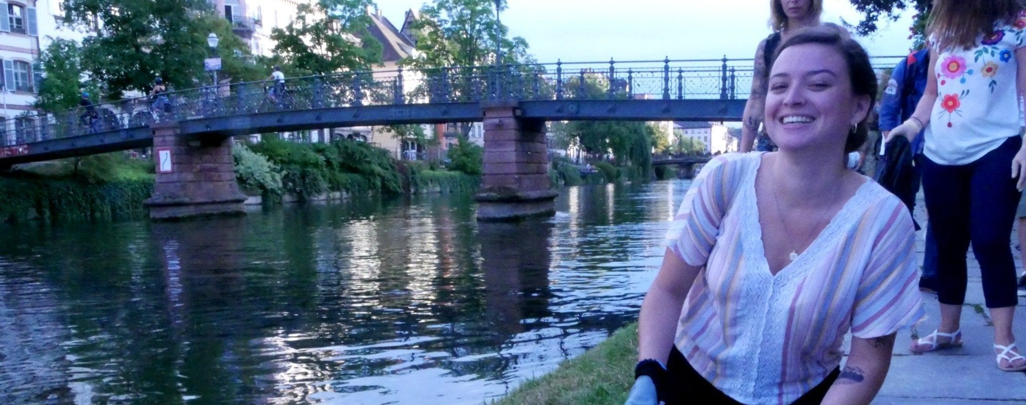 Des dizaines de nettoyeurs bénévoles dans les rues de Strasbourg, motivés par les Cleanwalks