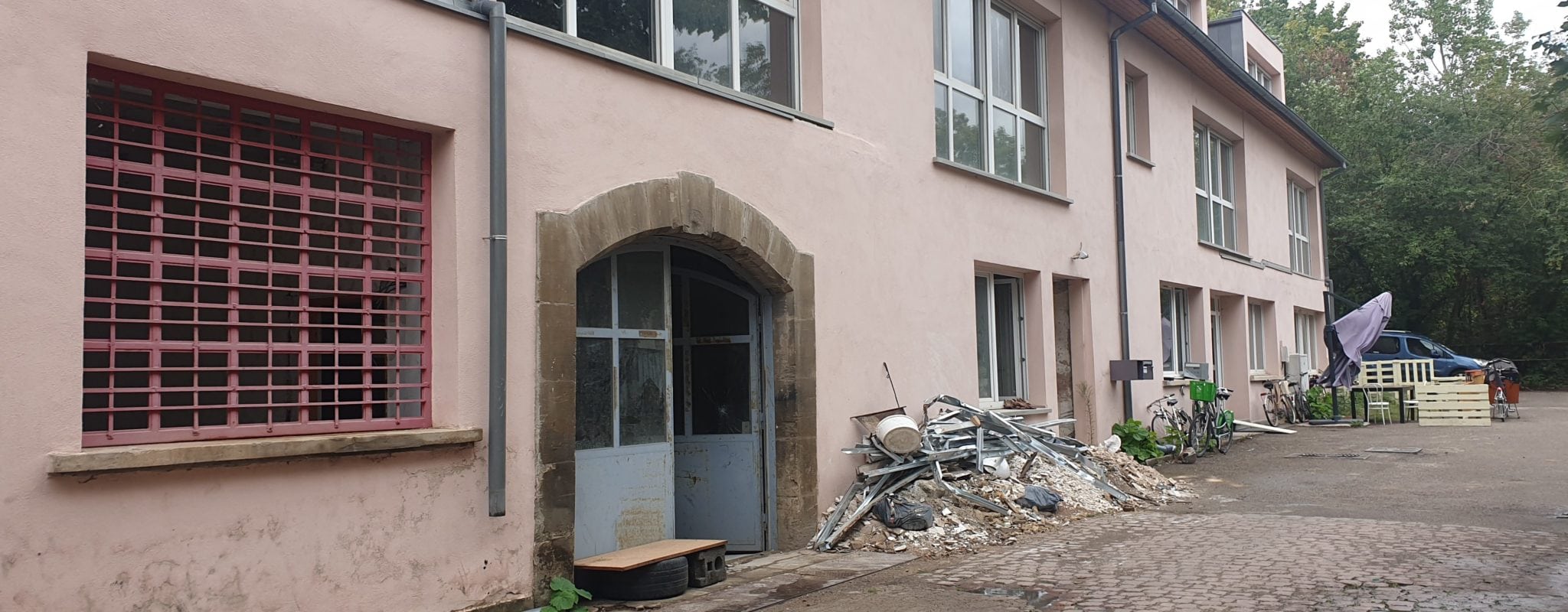 À Kœnigshoffen, une Maison rose de 3 000 mètres carrés attend des bras et des porteurs de projet