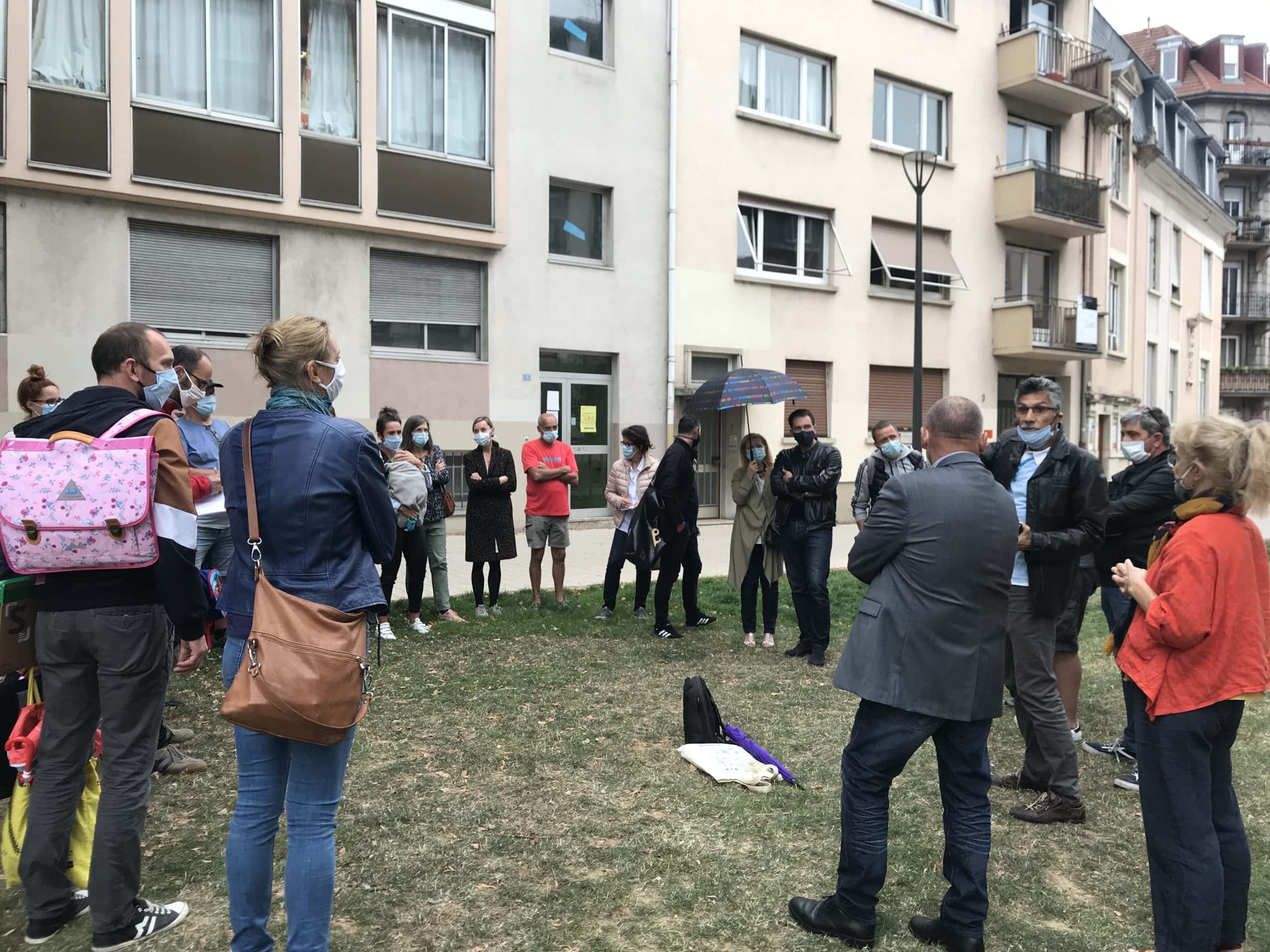 La nouvelle place Sainte-Aurélie n’a pas amélioré la sortie d’école