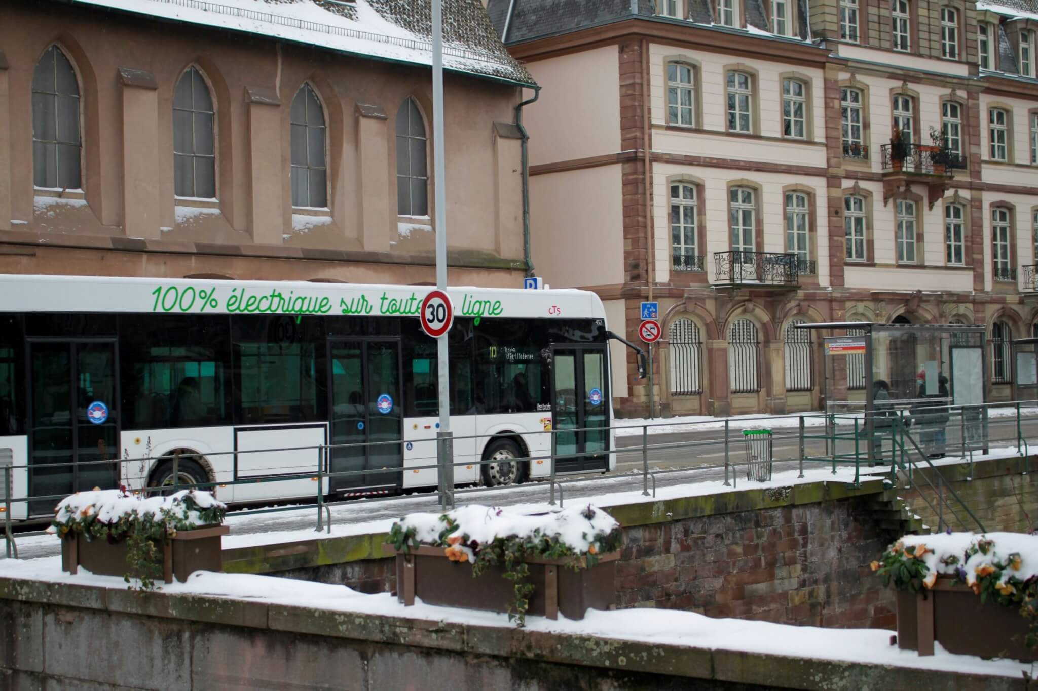 Deuxième pic de pollution de l’année, transports gratuits et vitesse abaissée jeudi