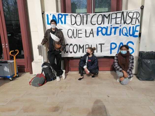 Gabriel, Juliette et Naïsha, en première année au TNS, n'ont pas pu faire de représentations devant un public durant leur scolarité en raison de la pandémie. (Photo LC / Rue89 Strasbourg)