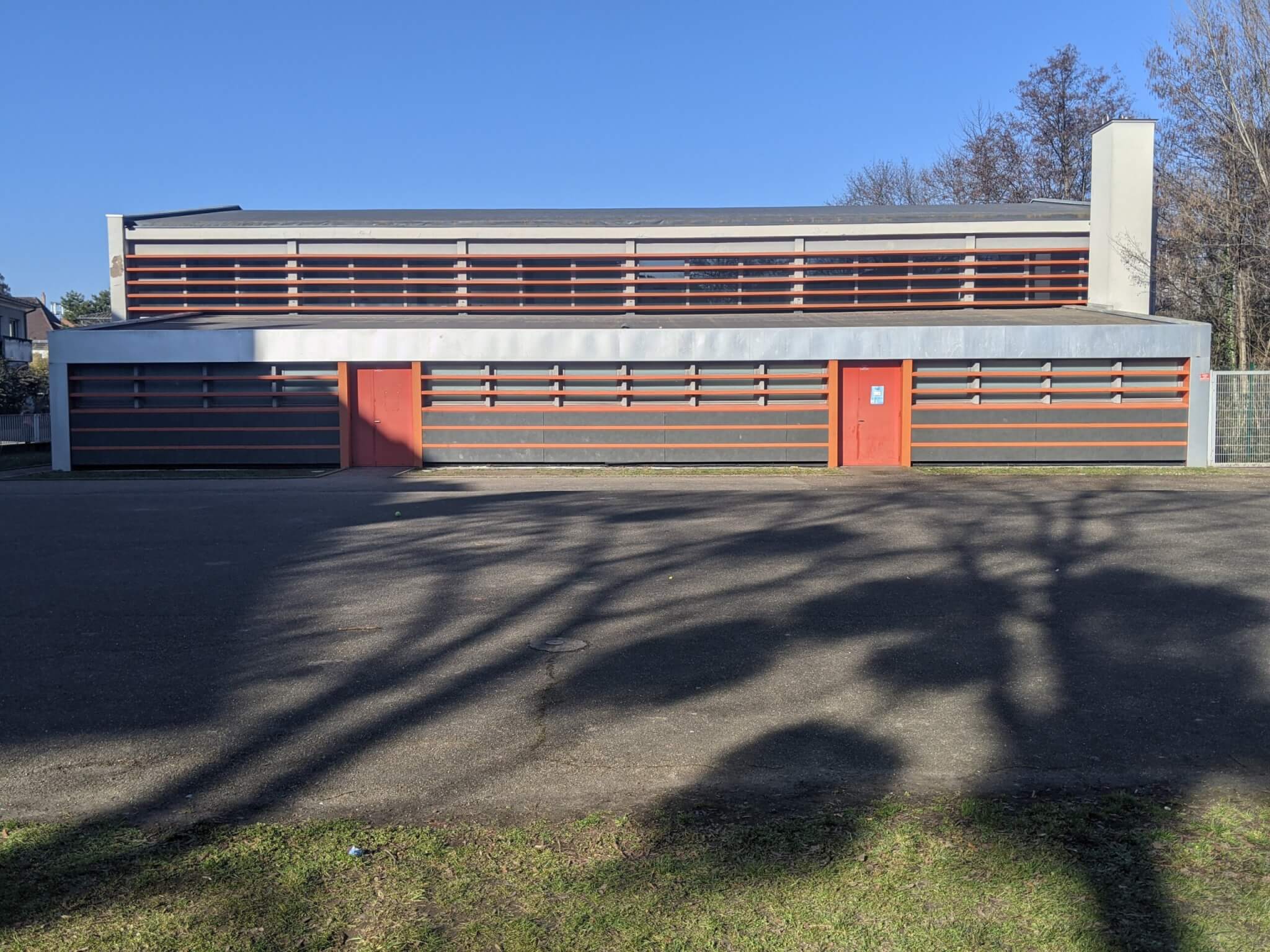 Dans un gymnase réquisitionné par la préfecture, un SDF sans papier dénoncé à la police